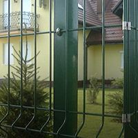Prywatna działka z ogrodzeniem panelowym